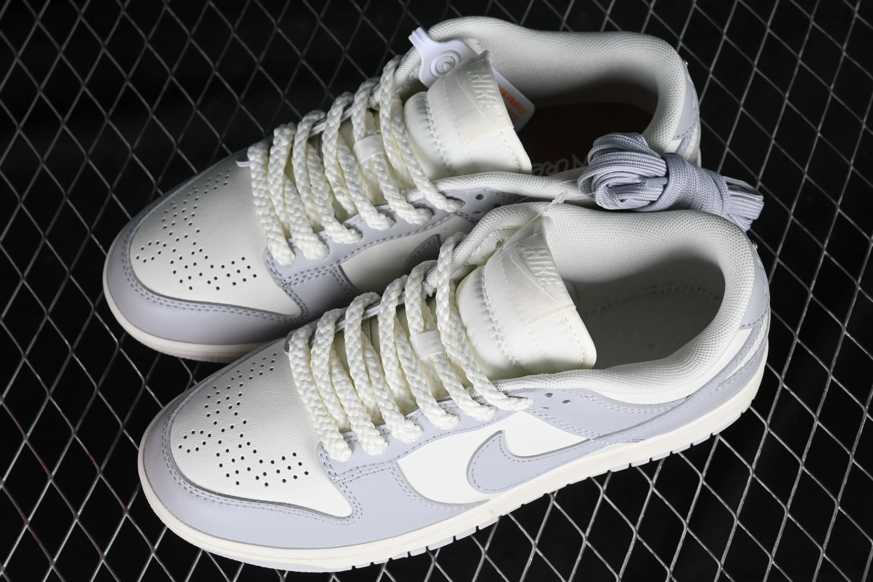 All categories Nk SB Dunk series Nk SB Dunk Low low-top sneakers N version Nk Dunk Low "Needlework" embossed gray SB low-top sports and leisure sneakers FJ4553-133